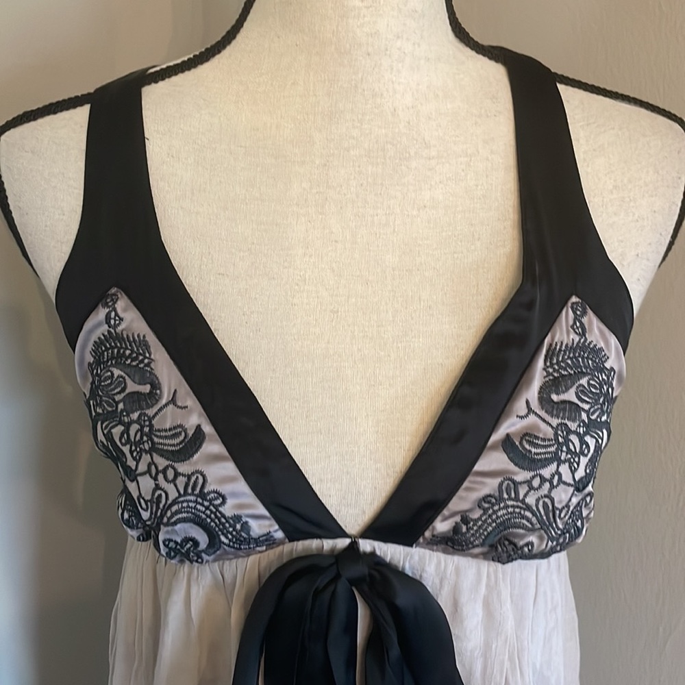 Fantastic embroidered like linen dress with satin details maxi dress - Picture 3 of 10